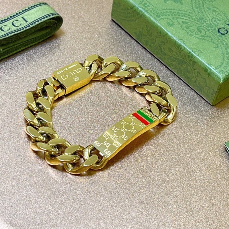 G*u*i bracelets